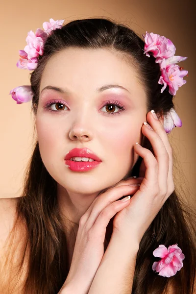 Beautiful Girl with Spring Flowers.Fresh ski — Stock Photo, Image